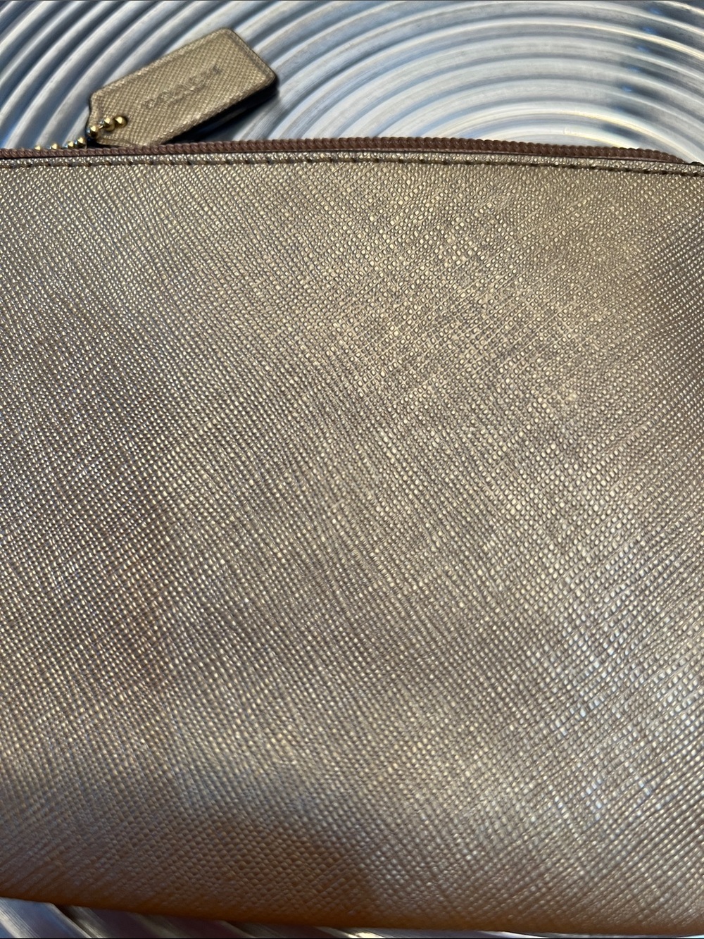 Coach NWOT Metallic Taupe and Gold Leather Wristlet with Bow Accent and hangtag - Picture 5 of 7